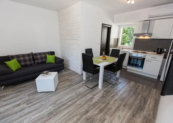 Mia دوبروفينك