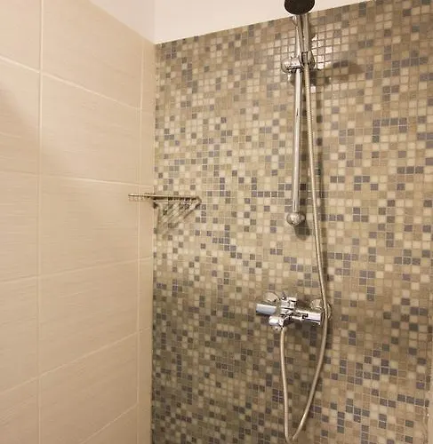 Mia دوبروفينك